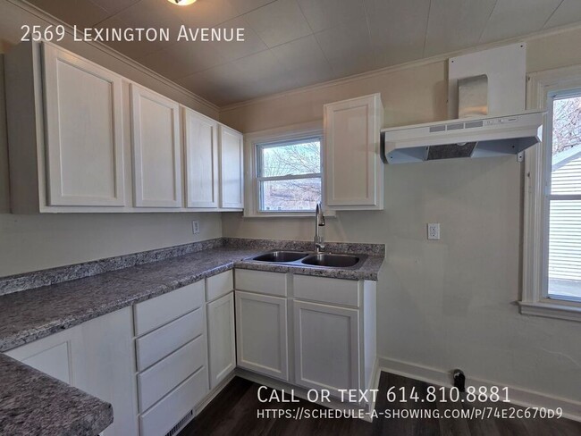 Foto del edificio - 2569 Lexington Ave