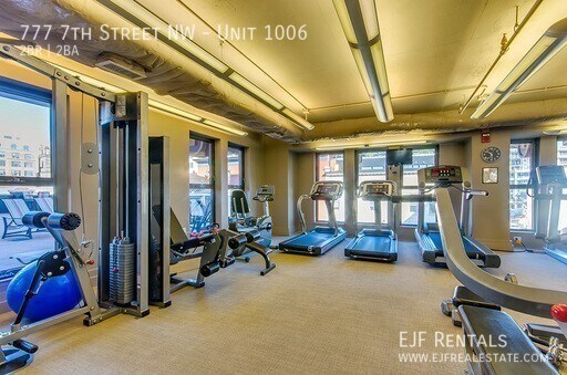 Building Photo - 2br - 1020 ft2 - Incredible 2 BD/2BA Luxur...