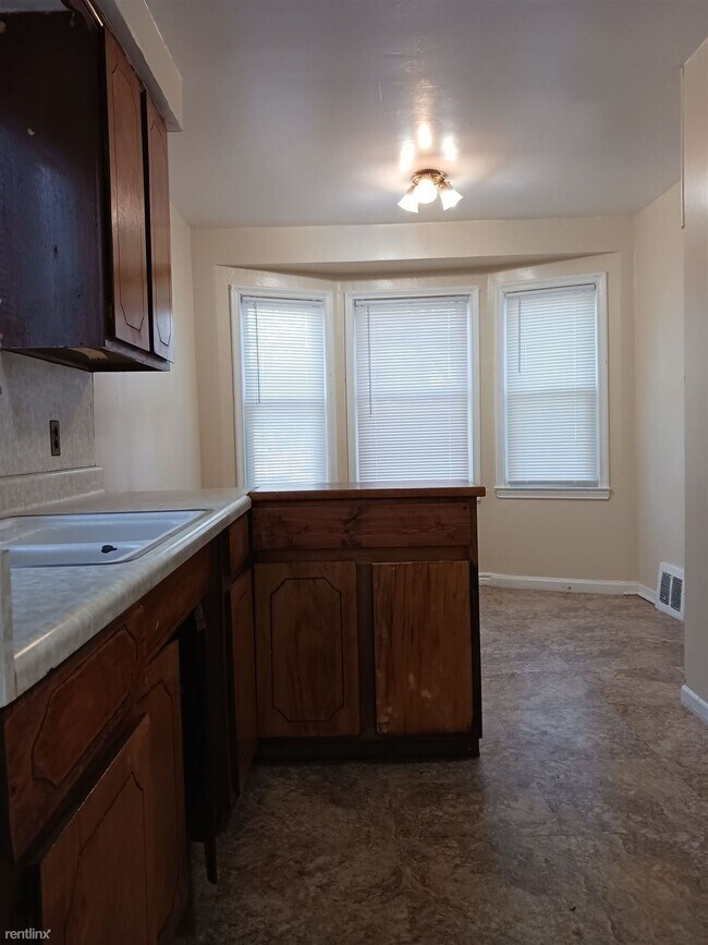 Building Photo - 2 br, 1 bath House - 12995 Greenview