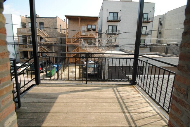 Building Photo - 867 N Mozart St