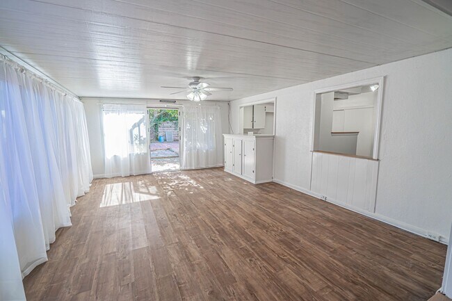 Building Photo - Spacious 4-Bedroom + Office Home on a Cul-de-Sac in Panorama City!