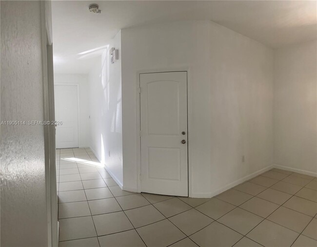 Foto del edificio - 21479 NW 14th Ct