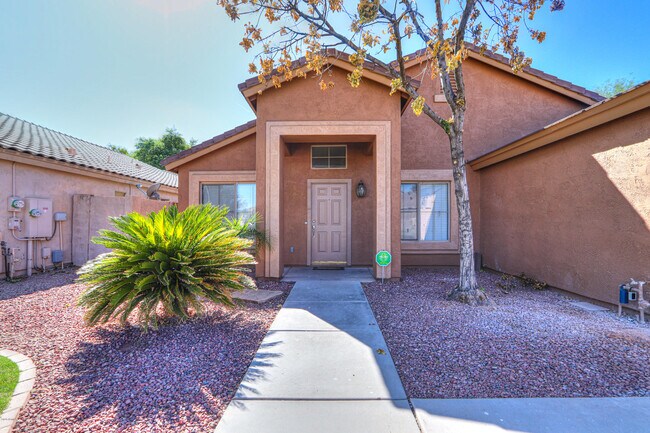 Building Photo - 2890 S Camellia Dr