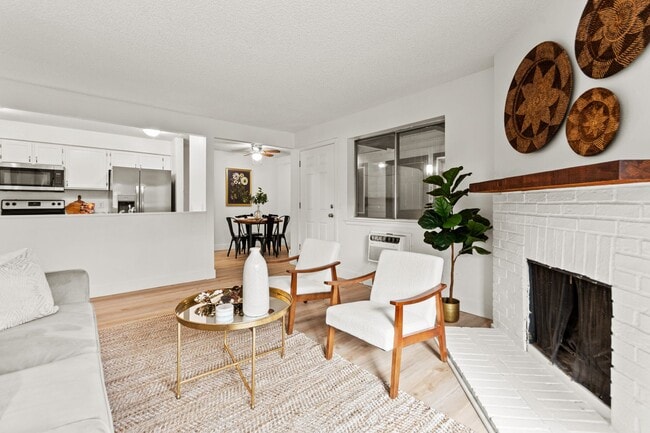 Huge 2 Bedroom condo right off Light Rail! - Huge 2 Bedroom condo right off Light Rail!