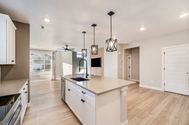 Foto del edificio - Beautifully Finished Townhome in Parker!