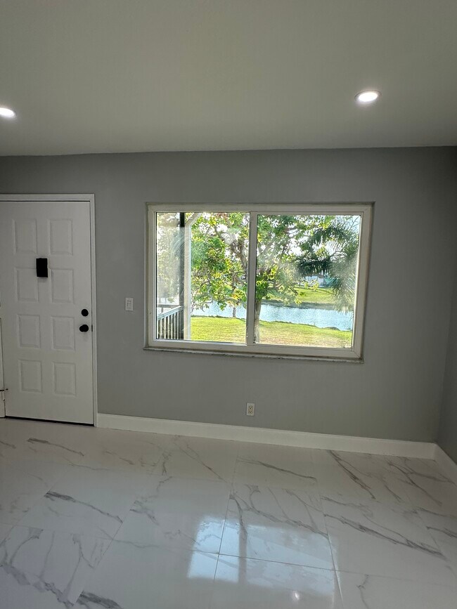 Building Photo - 4275 27th Ct SW