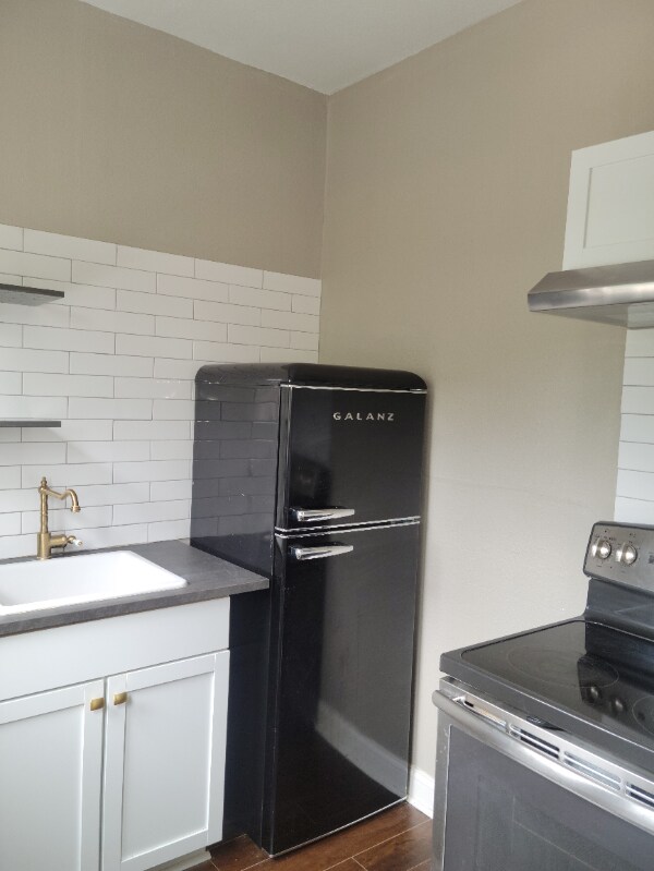 Foto del edificio - 209 E Rosewood Ave