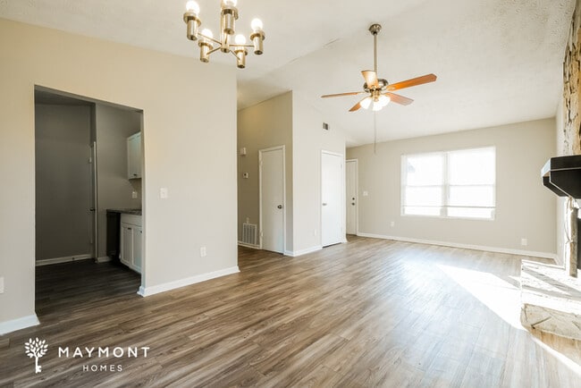 Building Photo - 1127 Mainstreet Valley Dr