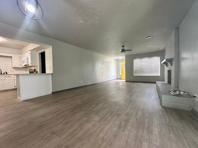 Foto del edificio - 2 bed unit okc