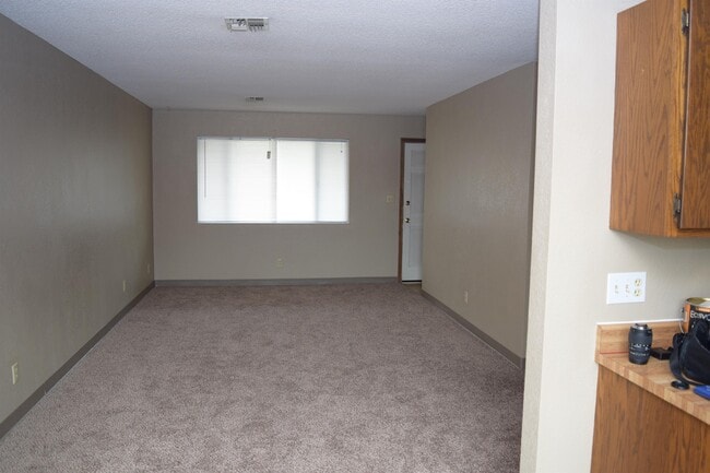 Building Photo - 1306 Cherry Pl