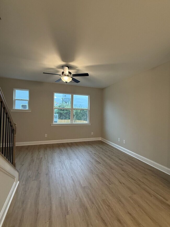 Foto del edificio - Brand New Townhomes For Lease in WestEnd