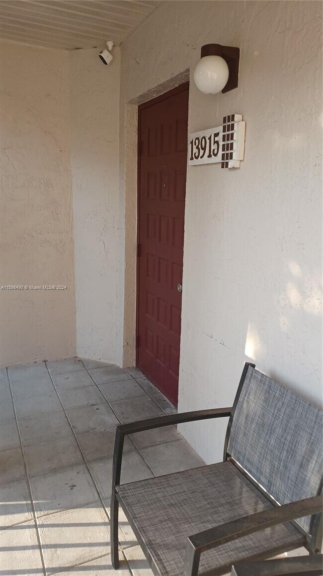 Building Photo - 13915 SW 91st Terrace