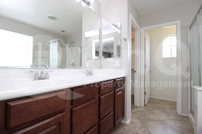 Foto del edificio - 3221 E Virgil Dr