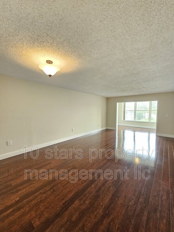 Foto del edificio - 4595 Chancellor St NE