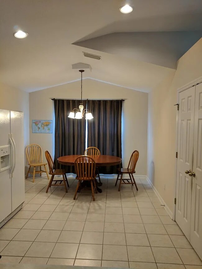 Foto del edificio - 1035 Beckingham Dr