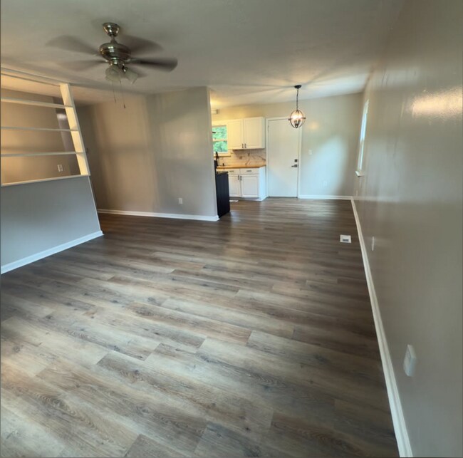 Foto del edificio - 6343 Cadbury Dr NW