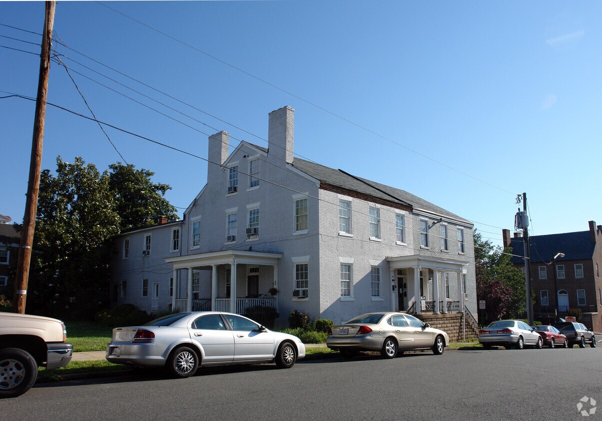 Foto del edificio - 301-303 Hanover St