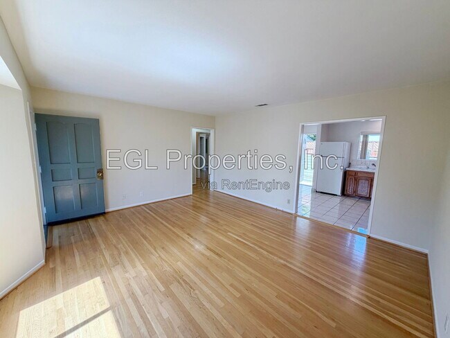 Building Photo - 5433 Cartwright Ave