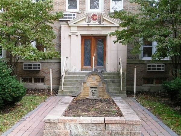 Foto del edificio - 740 Vernon Rd