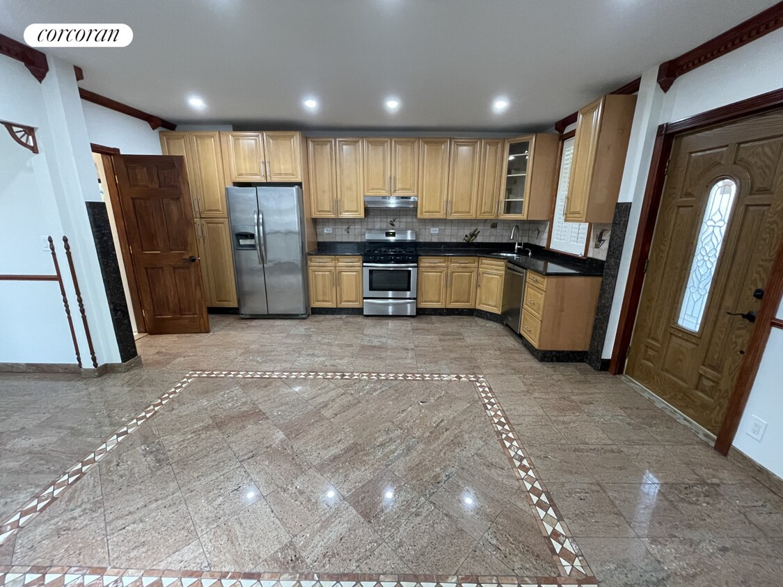 6043 56th St Unit DUPLEX, Queens, NY 11378 Room for Rent in Queens, NY