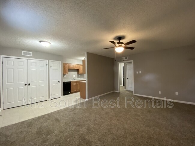Building Photo - 3340 Cloudland Dr