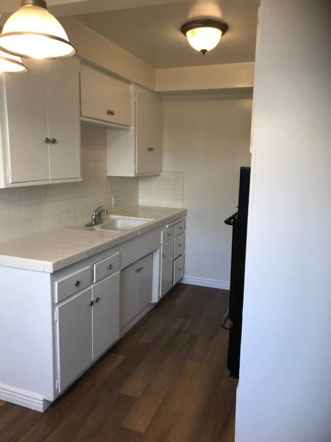 Building Photo - 1.0 bedroom in Pasadena California 91106