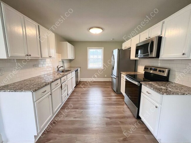 Building Photo - 622 Deese Rd