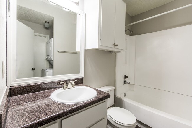 Foto del edificio - Three Villas Apartments - North Loop