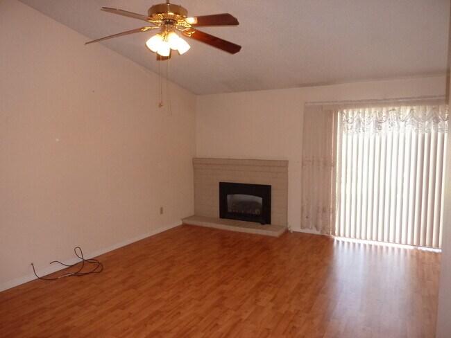 Foto del edificio - Charming 3-Bedroom Home in Citrus Heights
