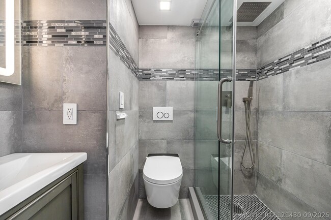 Building Photo - 3725 S Ocean Dr