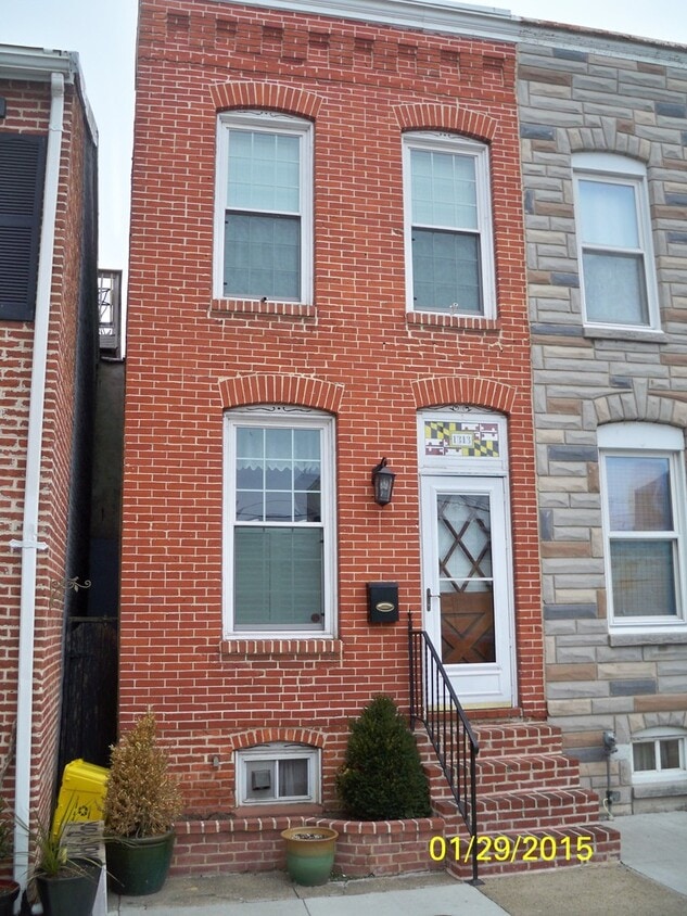 Primary Photo - Charming Locust Point 2bd+Den/1ba Rowhome ...