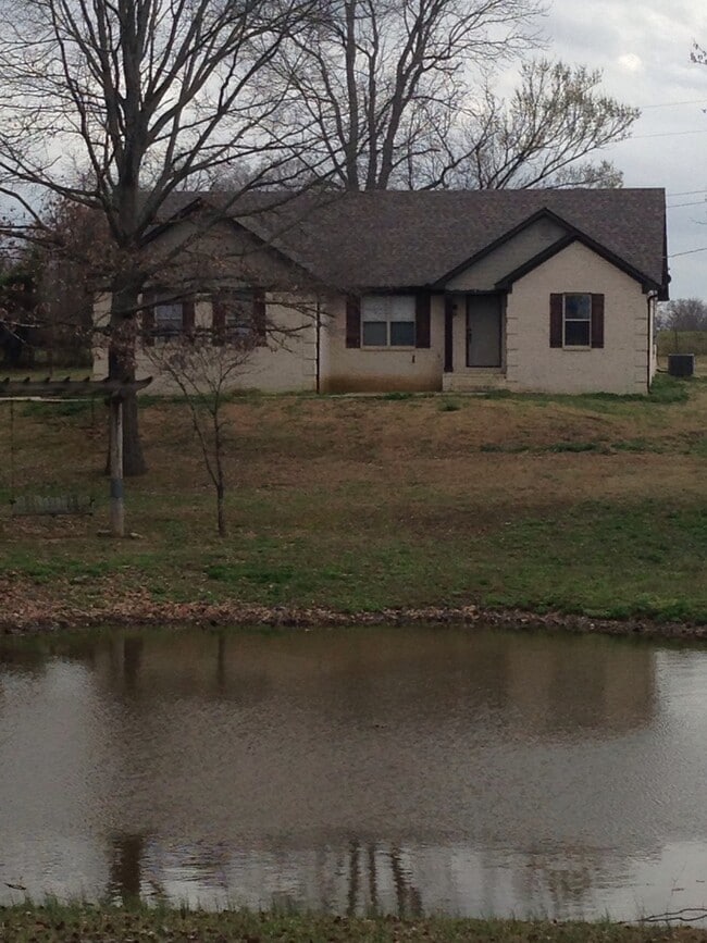 Building Photo - Country Living at it's best