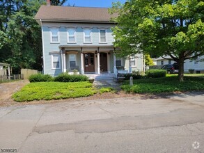 Building Photo - 131 4th St