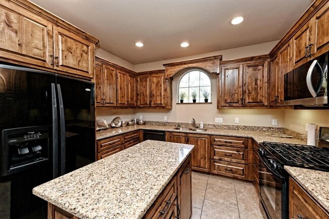 Building Photo - 15705 Wildwood Trail