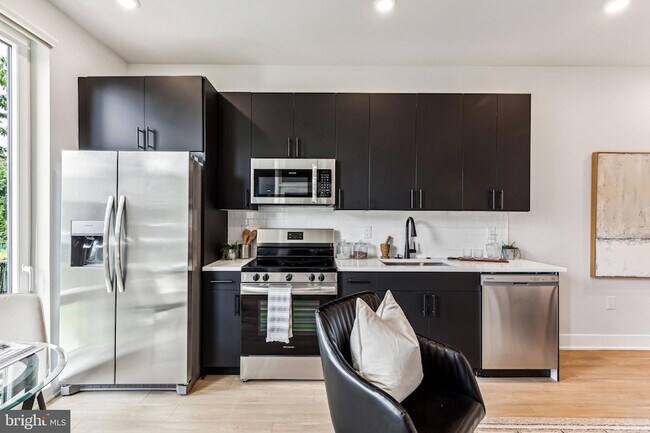 Foto del edificio - 6910 Ridge Ave