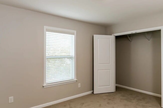 Building Photo - 14231 Lake Crossing Dr