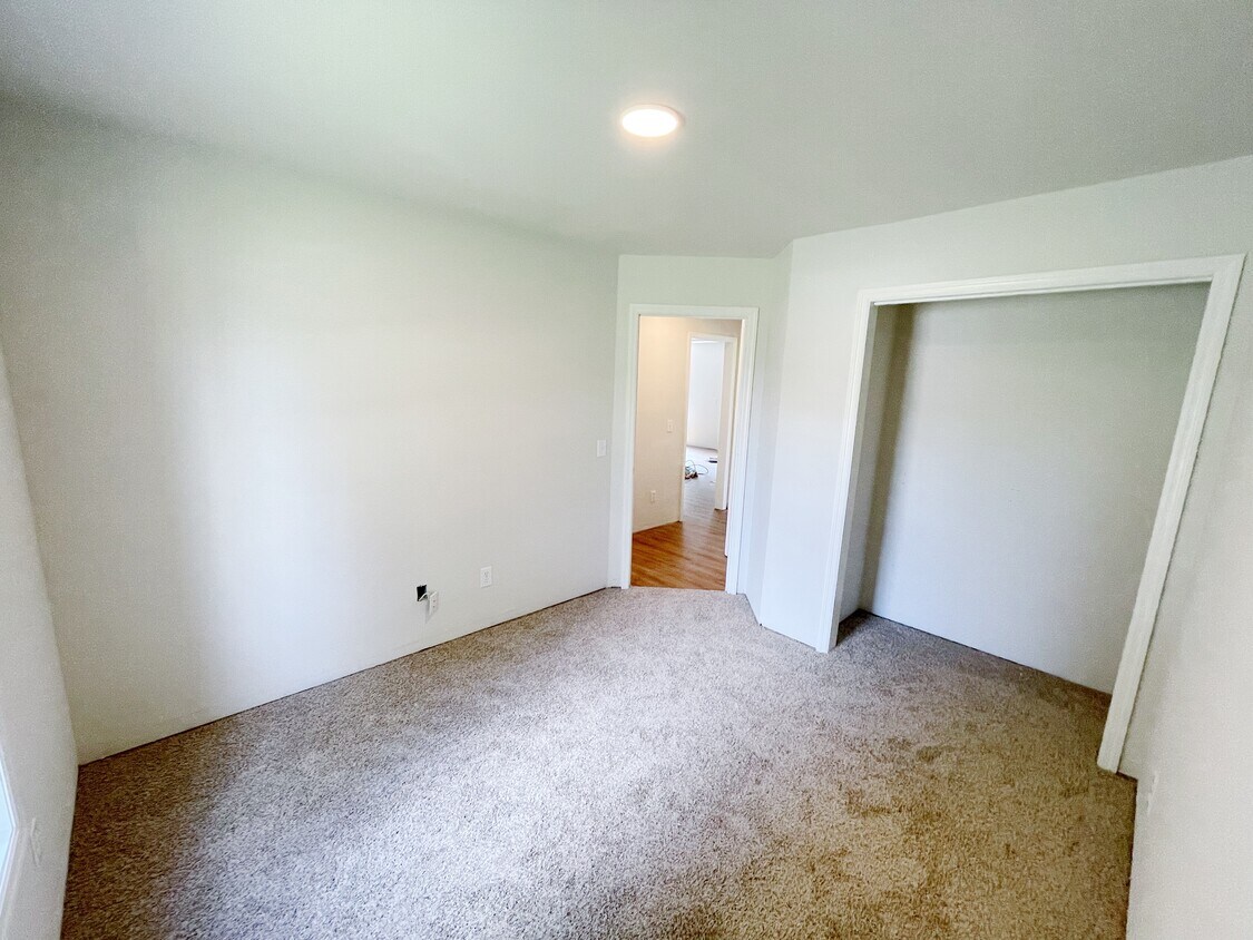 Primary Photo - 250 Falcon Ridge Dr