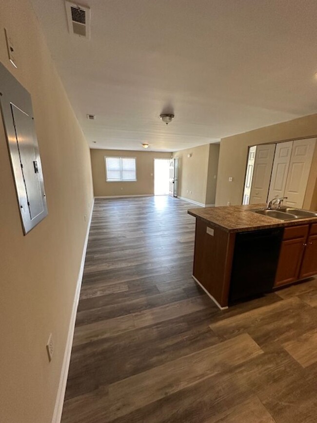 Foto del edificio - 3 Bedroom 2 Bathroom Duplex
