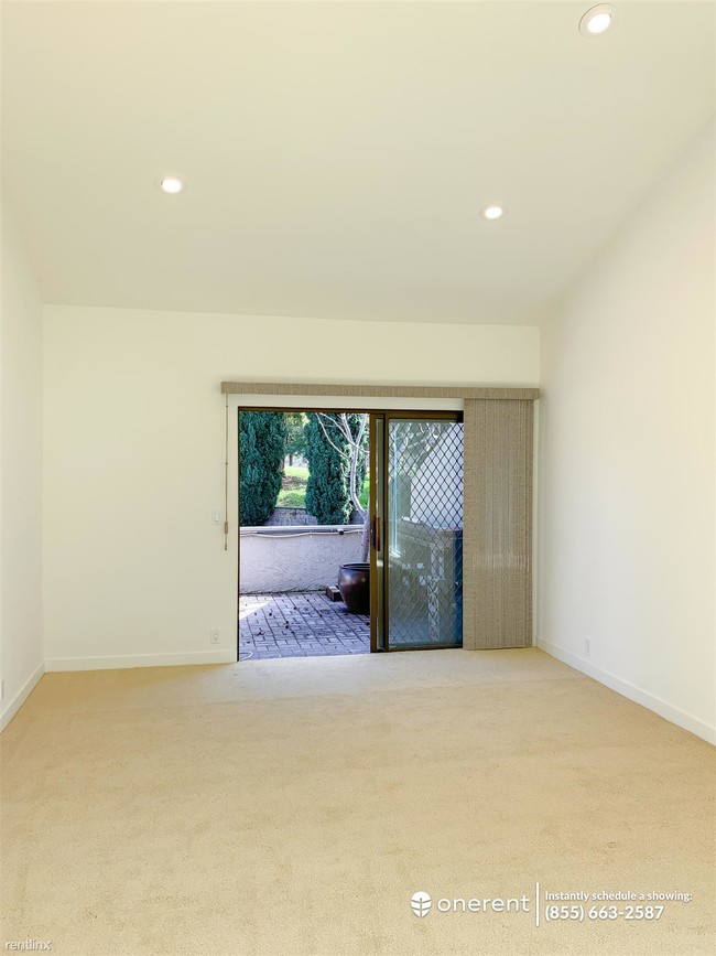 Building Photo - 3 br, 2 bath Condo - 2490 Golf Links Cir -
