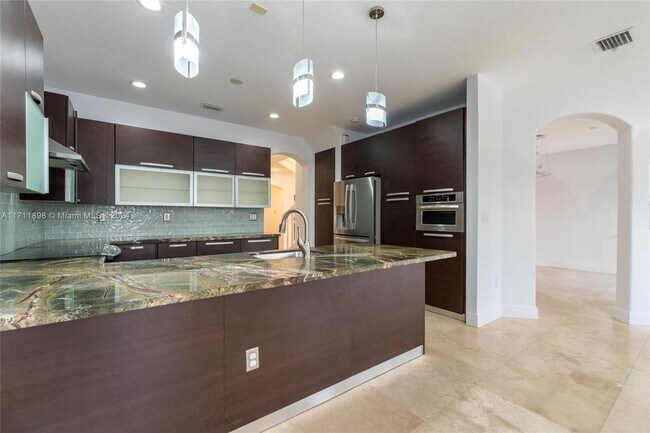 Foto del edificio - 8325 NW 115th Ct