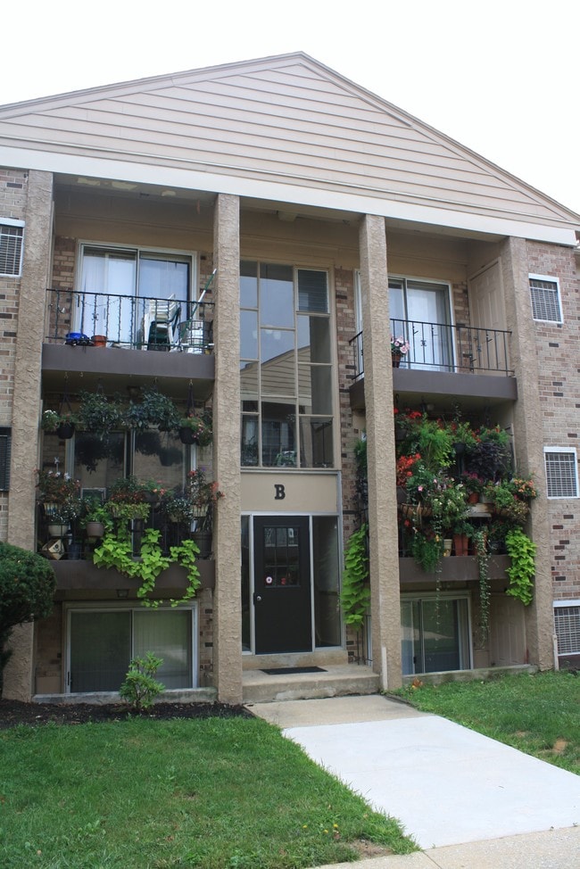Building Photo - Manor Crossing