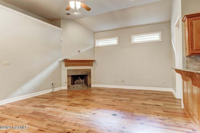 Building Photo - 121 Flagg Pl