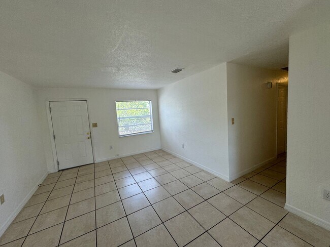 Foto del edificio - Beautiful 3 Bed Home in Orlando