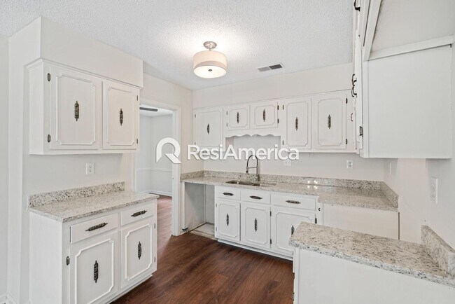Building Photo - 4 br, 2 bath House - 6571 Birch Hollow Drive