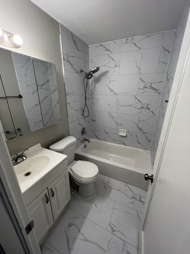 Foto del edificio - 633 E 500 S