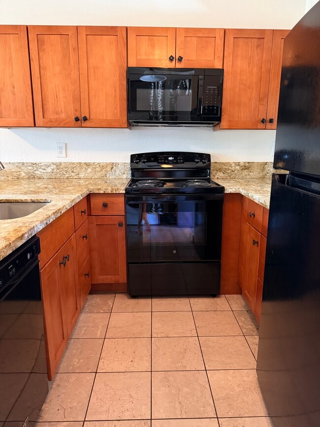 Building Photo - 15 Kulanihakoi St