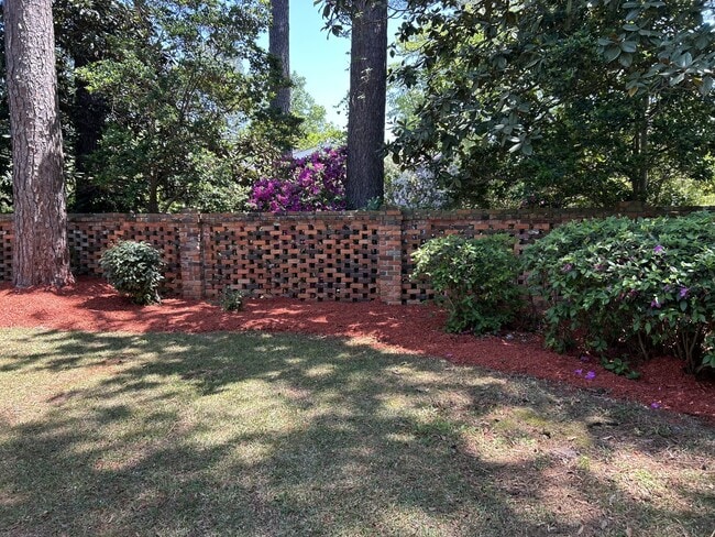 Building Photo - 902 Wilcox Ave