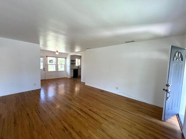 Building Photo - 3 Bedroom home in Whittier now available