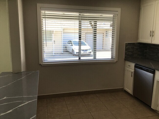 Building Photo - Duplex Remodeled