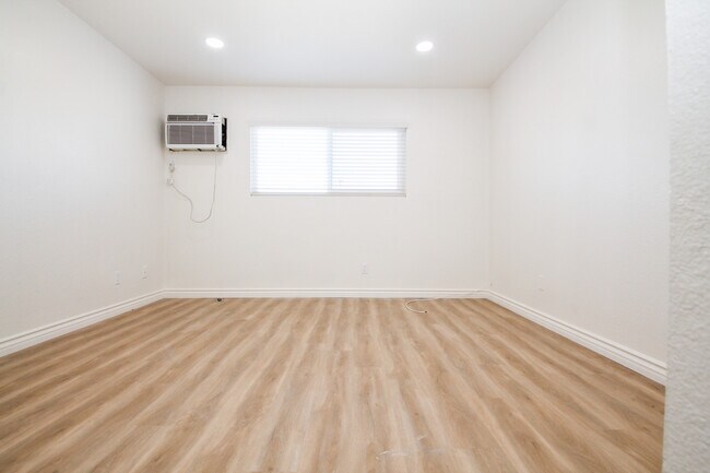 Building Photo - 6745 Coldwater Canyon Ave